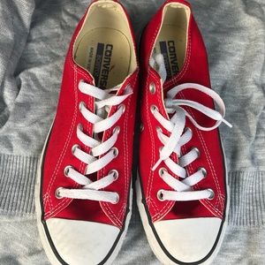 Red chuck Taylor’s size 8 women’s 6mens